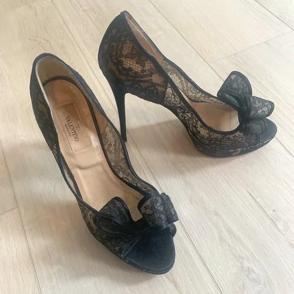 Valentino Garavani Shoes Valentino Garavani Lace Bow Pumps